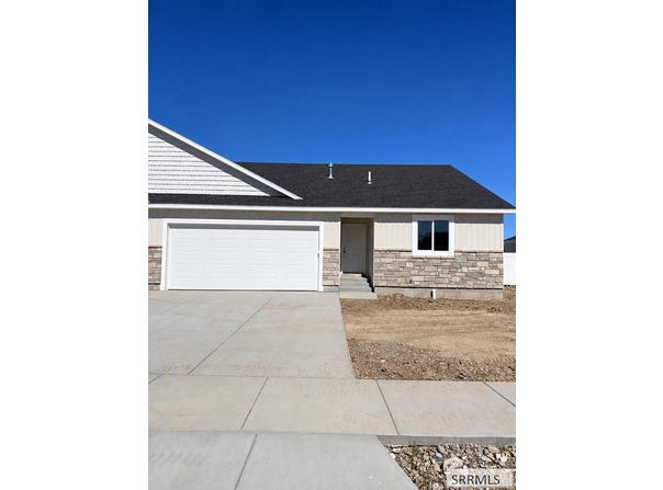 484 E River Ln, Idaho Falls, ID 83401