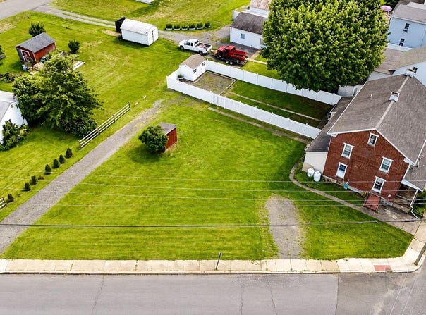 125 E CHESTNUT Street, BECHTELSVILLE, PA 19505