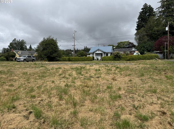 206 BORDER St, MyrtlePoint, OR 97458
