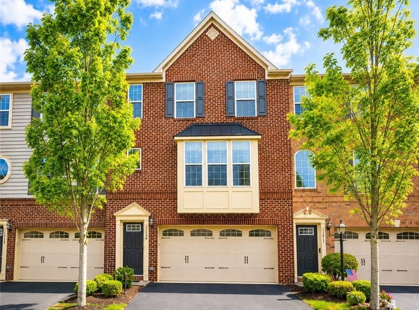 1502 Pointe View Dr, Adams Twp, PA 16046