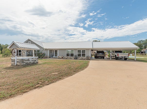 2162 Blackburn Road, Diana, TX 75640