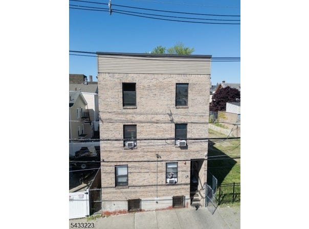 35 Columbia Ave, Passaic City, NJ 07055-6411