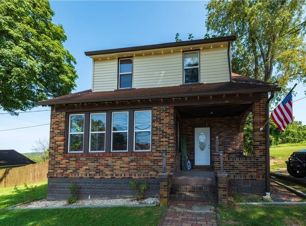 1718 4th St, Carroll Twp, PA 15063
