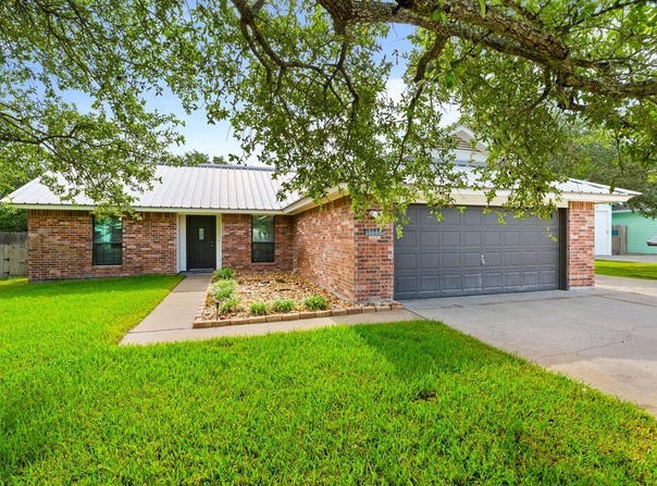 1146 Hickory Ave, ROCKPORT, TX 78382