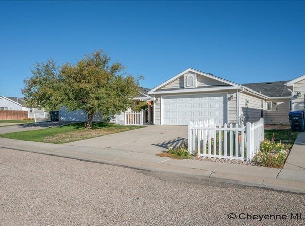 322 APPLETREE LN, Cheyenne, WY 82009