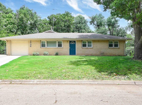 1736 Winne Drive, Manhattan, KS 66502