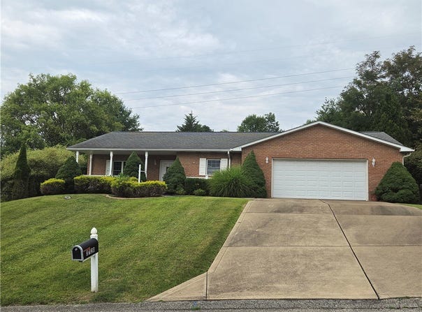 3120 Algonquin Trail, Lower Burrell, PA 15068