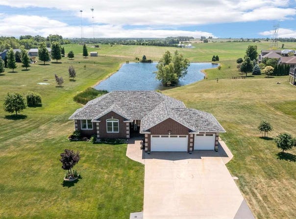 1490 Ridgeview Ave, WestLiberty, IA 52776