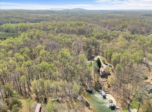 290 Dodee Ln, Union Hall, VA 24176