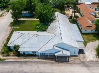202 NE 2nd St, Smithville, TX 78957