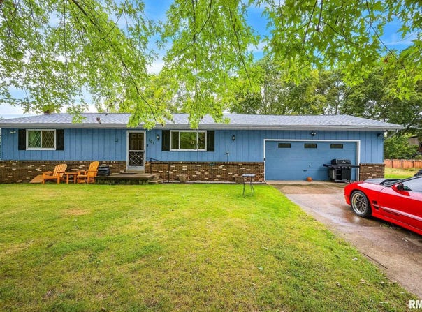 101 DELLA Street, Spring Bay, IL 61611