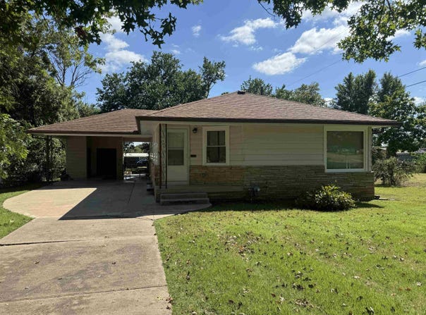 815 E 1st, Eureka, KS 67045
