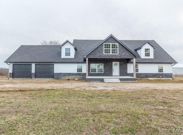 24111 EVANSTON Road, Lebanon, MO 65536