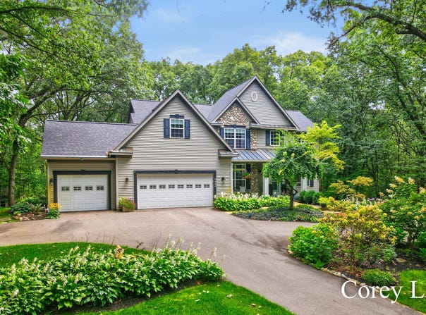 8484 Rocky Pines Drive NE, Rockford, MI 49341