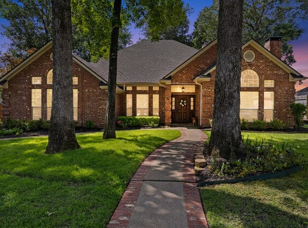 1012 LOVERS LN., Longview, TX 75604