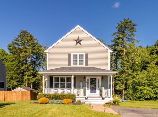 44 Brookside Dr, Hanson, MA 02341