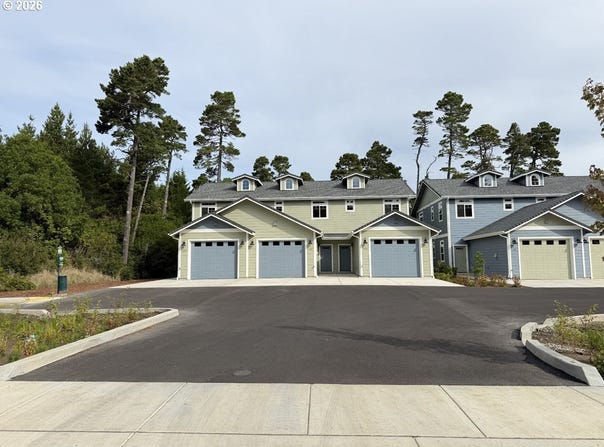 1435 37TH St, Florence, OR 97439