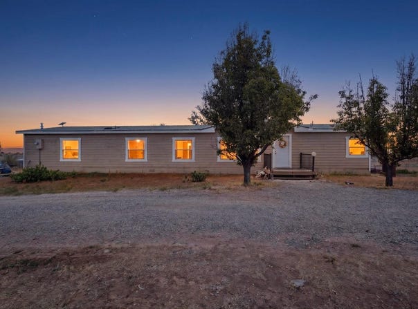4 Forest Court, Edgewood, NM 87015