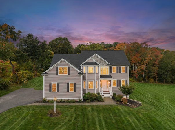 17 Chamberlain Rd, Westford, MA 01886