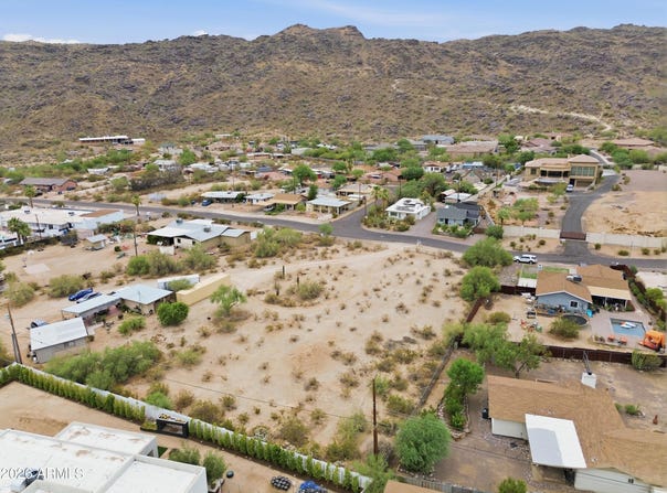 2436 E WINSTON Drive, Phoenix, AZ 85042