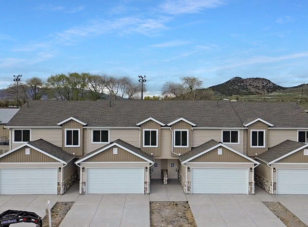70 CEDAR Ln, Malad City, ID 83252