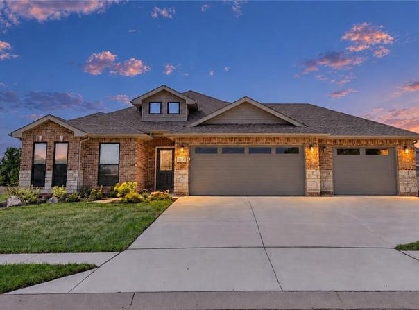 18535 W 195th Terrace, Spring Hill, KS 66083