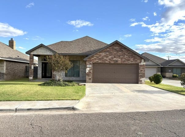 221 Teakwood Drive, Andrews, TX 79714
