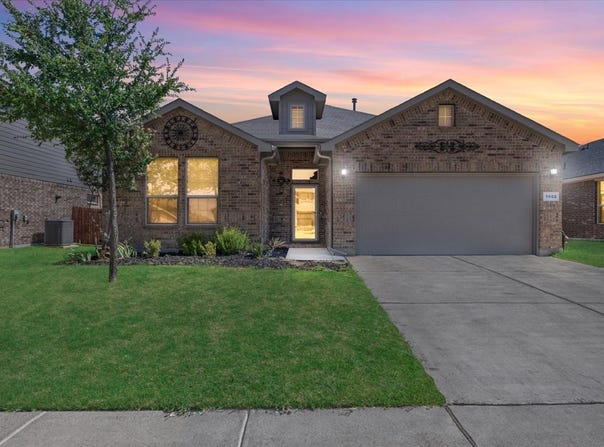 1402 Pleasanton Road, Cleburne, TX 76033