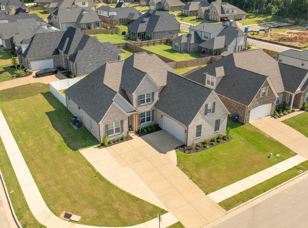 200 VALLEYVIEW Ln, Oakland, TN 38060