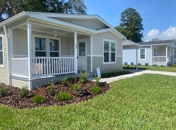 239 E BUFFALO BLUFF RD, Satsuma, FL 32189