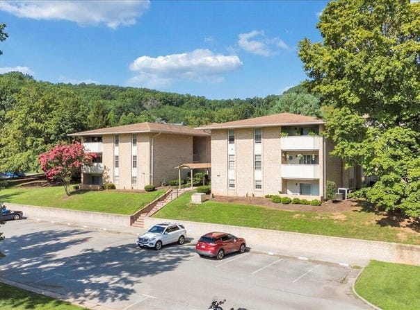 5260 Crossbow Cir, Roanoke, VA 24018