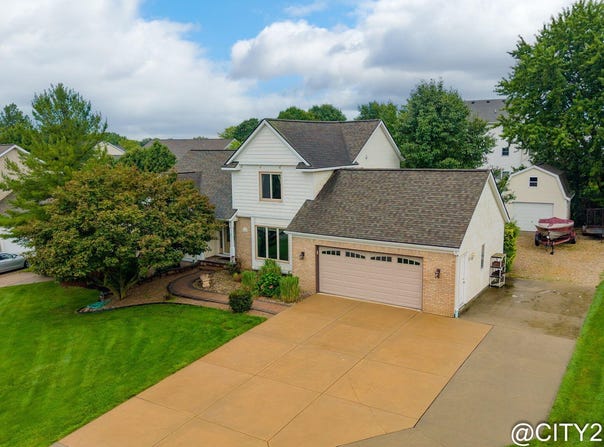 6719 Crown Point Drive, Hudsonville, MI 49426