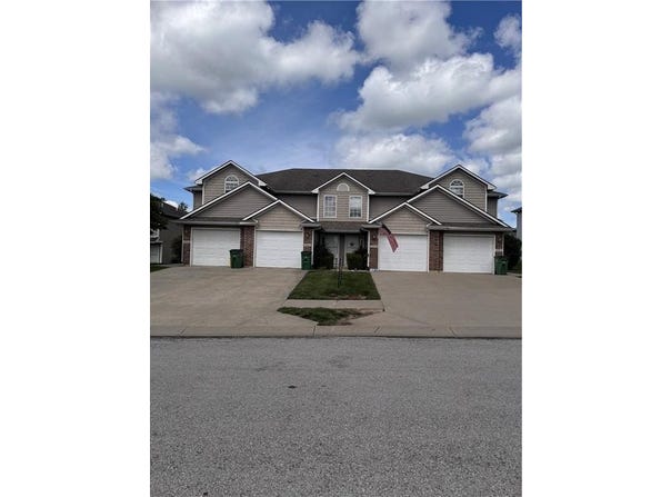 9021 Gala Drive, Lee's Summit, MO 64064