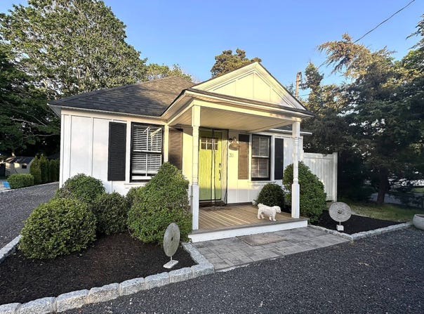 30 OAK ST, Westhampton Beach, NY 11978