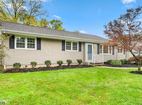 9 Fieldhedge Dr, Hillsborough Twp., NJ 08844-4504
