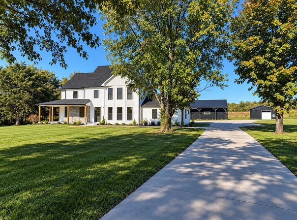 439 N Main Street, Salvisa, KY 40372