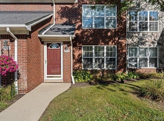 33574 Utica Road, Fraser, MI 48026