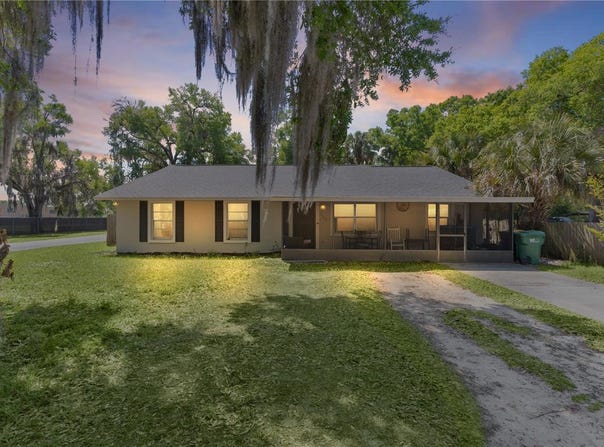1124 N GRANT Avenue, MOUNT DORA, FL 32757