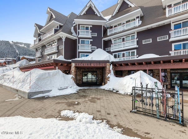 72 Great Escape Rd, Sandpoint, ID 83864