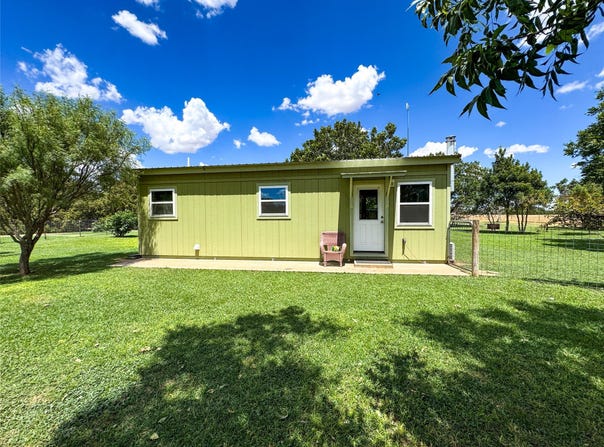 1209 Taylor Avenue, Rule, TX 79547