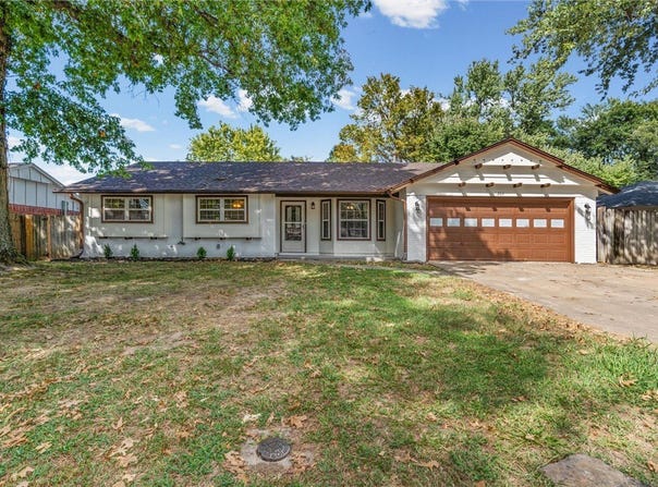 204 E Henson Avenue, Springdale, AR 72764