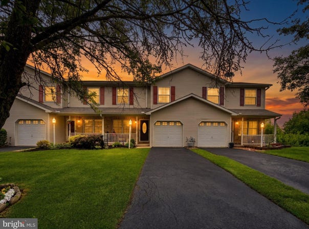 2989 ROBIN Road, YORK, PA 17404