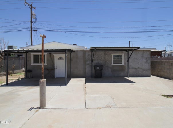 8606 Gateway Boulevard W, Canutillo, TX 79835