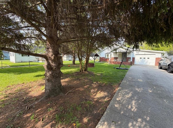 808 Bataan Lane, Port Clinton, OH 43452