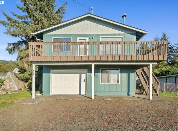 126 N HARBOR St, RockawayBeach, OR 97136
