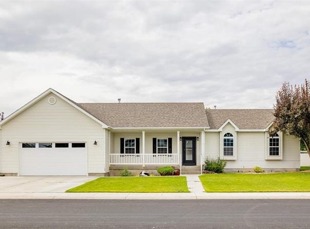 642 Cedarwood, Powell, WY 82435