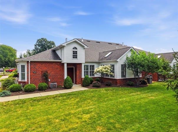 2403 Eloquent Ln, Adams Twp, PA 16059