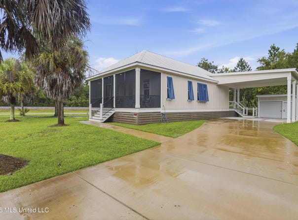 138 Lafitte Drive, Waveland, MS 39576