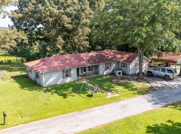 275 GARAGE Rd, Hamilton, AL 35570