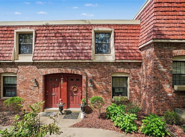 1232 Pennsbury Blvd, Pennsbury, PA 15205